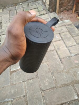 lp v98 bluetooth speaker.jpg